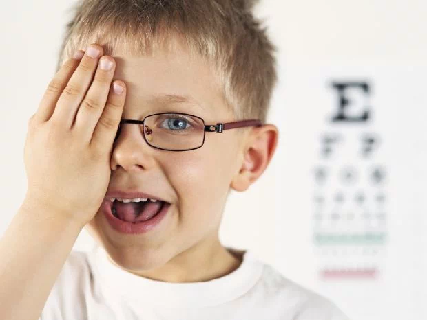 dziecko na badaniu wzroku